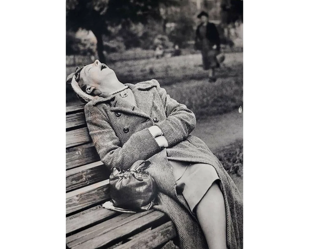 Jeanine dort paisiblement grâce à la poudre Angélique, remède naturel pour un sommeil rapide et réparateur